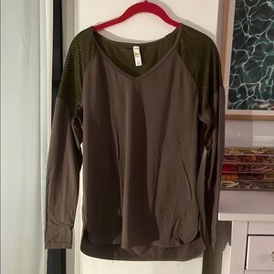 Lole Olive Green V-Neck Long Sleeve Women's workout Top